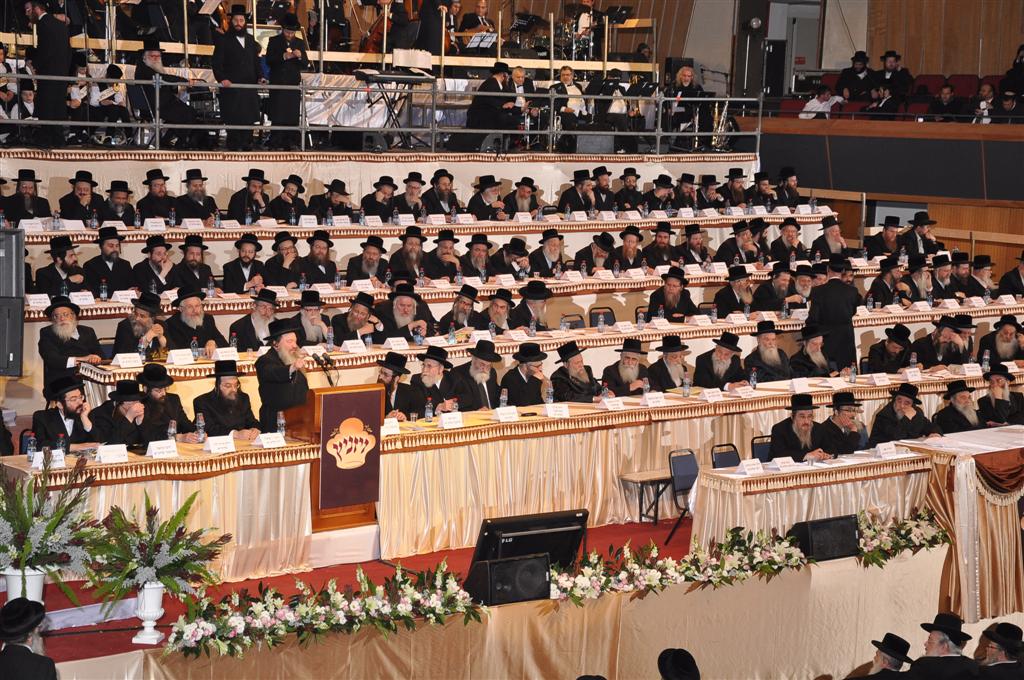 מצדיעים: 70 שנות חינוך של האדמו"ר מויז´ניץ