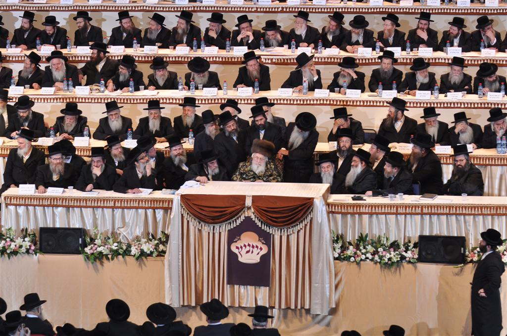 מצדיעים: 70 שנות חינוך של האדמו"ר מויז´ניץ