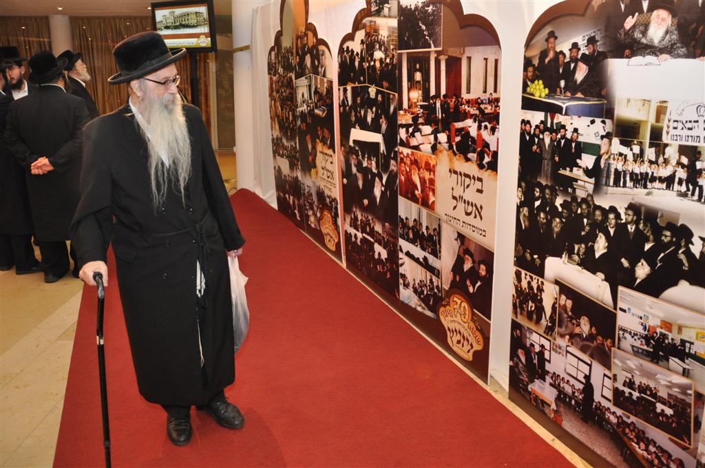 מצדיעים: 70 שנות חינוך של האדמו"ר מויז´ניץ