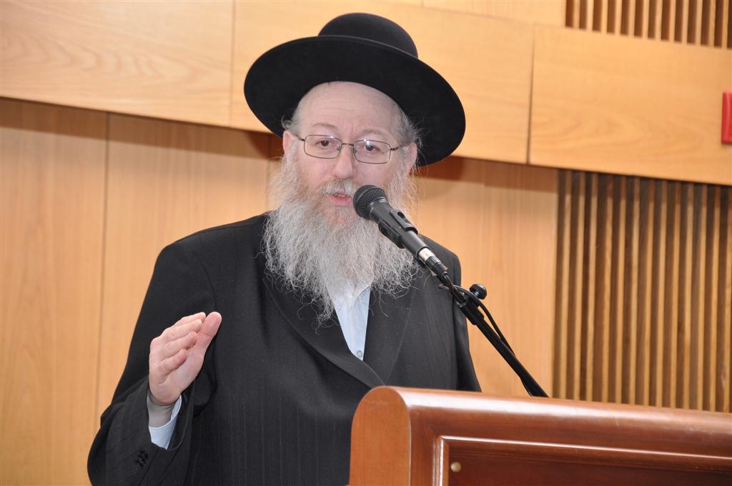 מצדיעים: 70 שנות חינוך של האדמו"ר מויז´ניץ