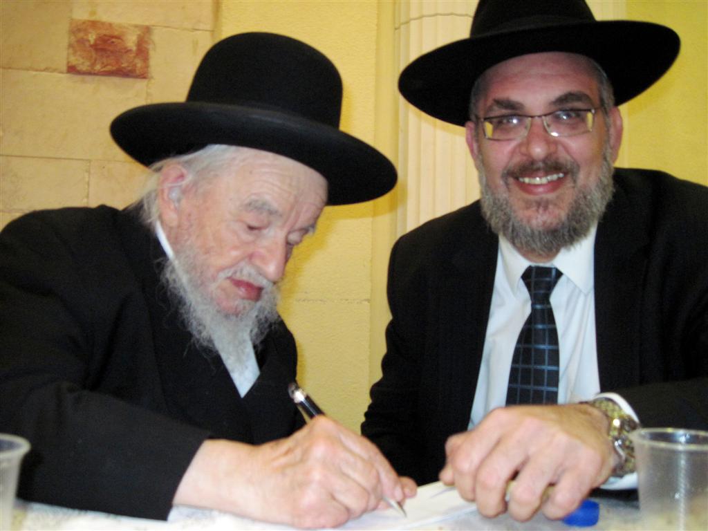 יעקב  אשר ראש עיריית בני ברק עם הרב גלינסקי