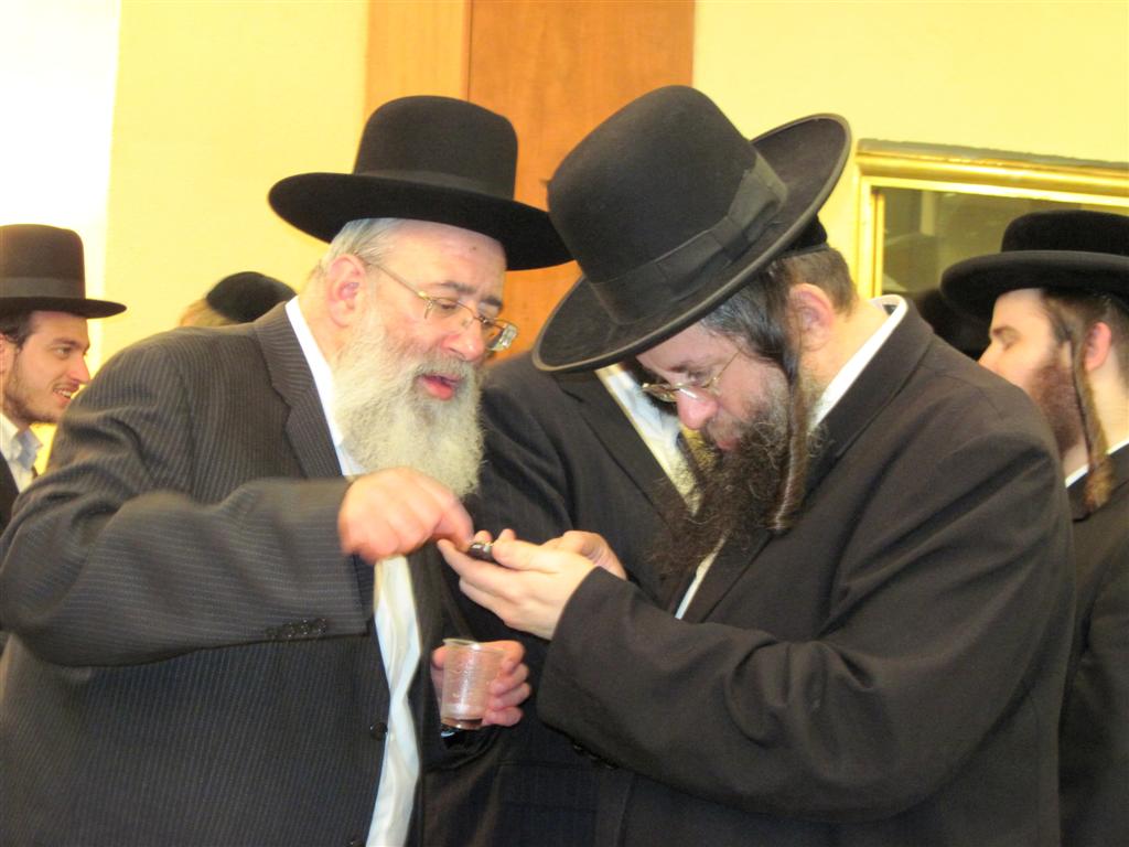 שרנסקי ורייך מחליפים מפרי טלפון