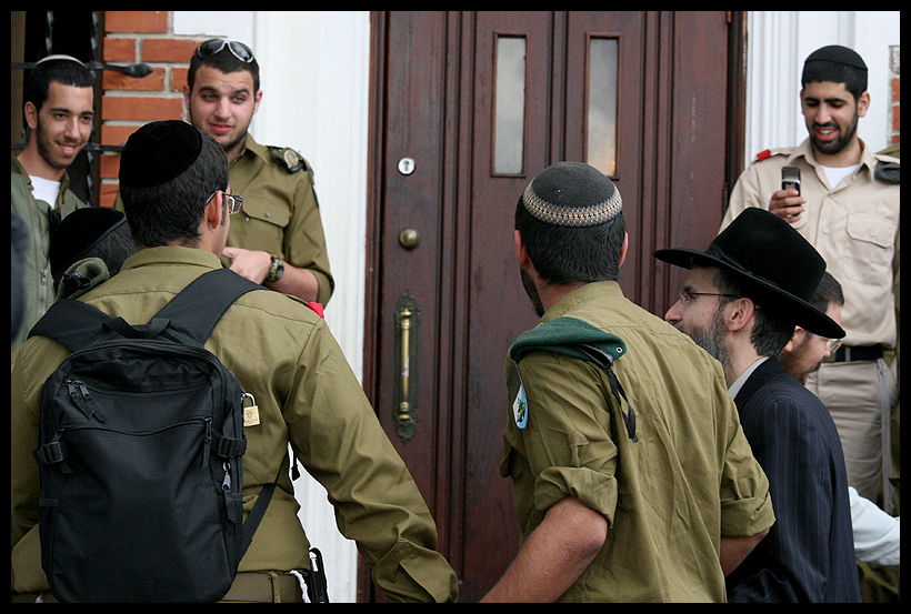 החיילים הופתעו: פריד קיבל את פניהם - צפו בתמונות