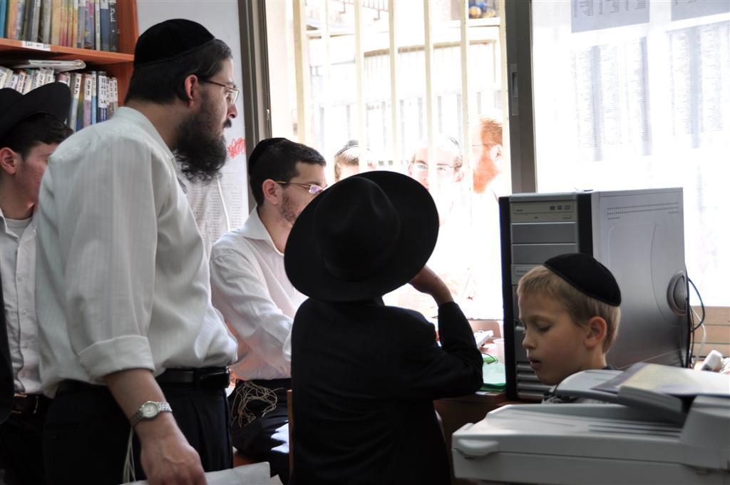 מחמם את הלב: ערב פסח, בני-ברק