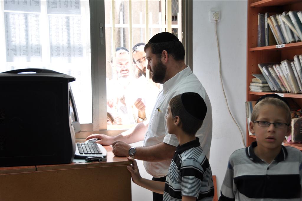 מחמם את הלב: ערב פסח, בני-ברק