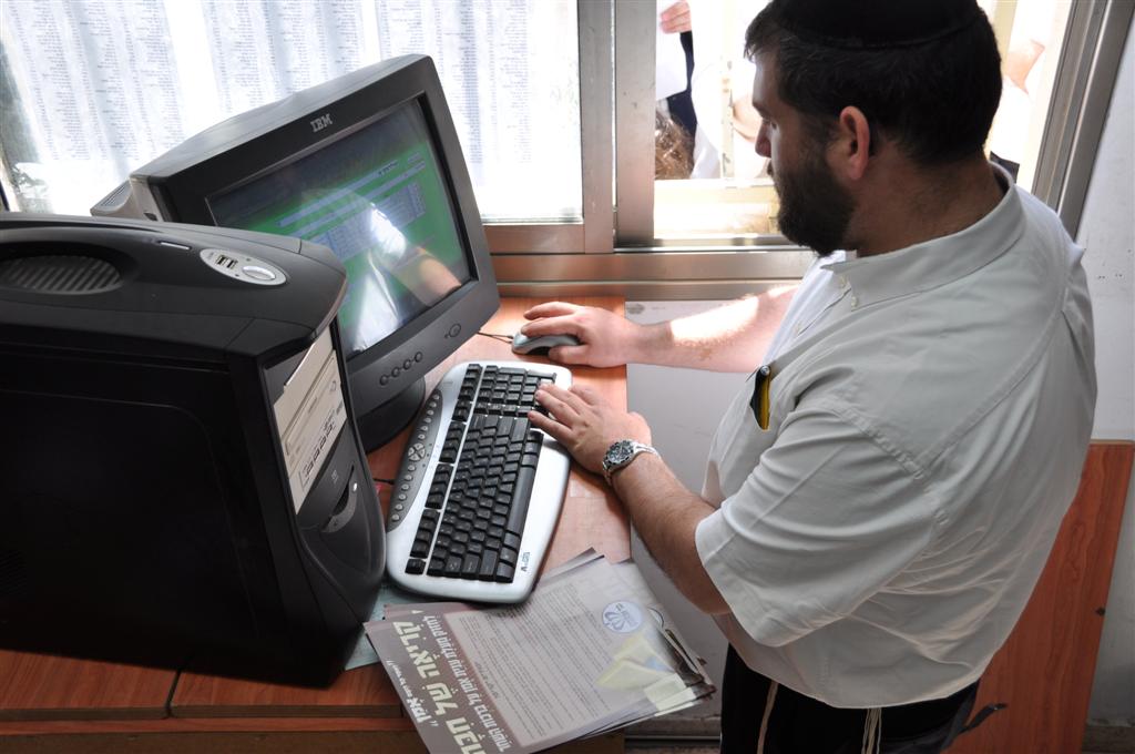 מחמם את הלב: ערב פסח, בני-ברק