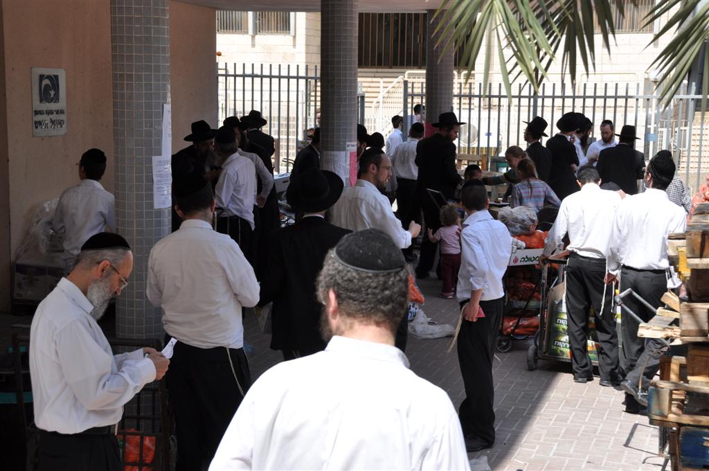 מחמם את הלב: ערב פסח, בני-ברק