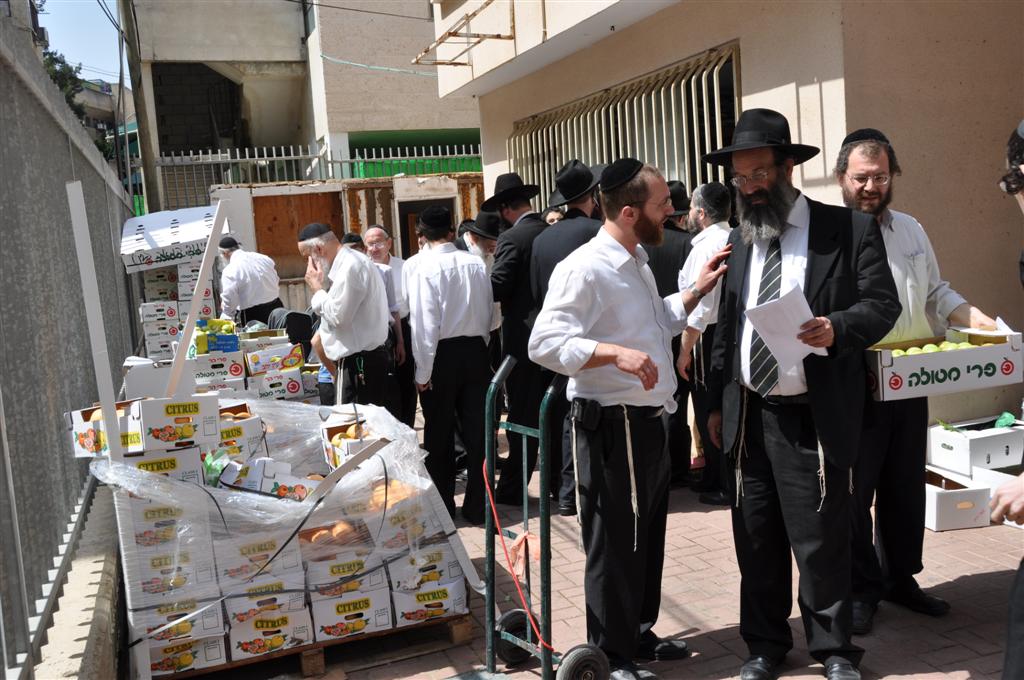 מחמם את הלב: ערב פסח, בני-ברק
