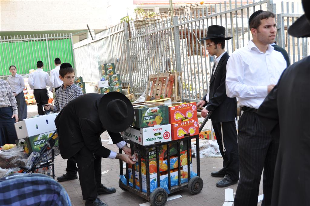 מחמם את הלב: ערב פסח, בני-ברק