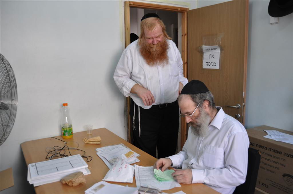 מחמם את הלב: ערב פסח, בני-ברק