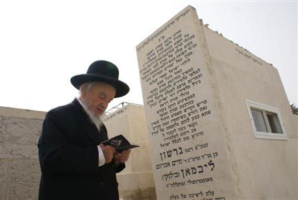 בנו של ראש-הממשלה במפגש זכרונות לצד סבא