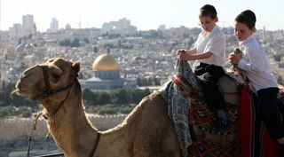 מטיילים בחג, אתמול