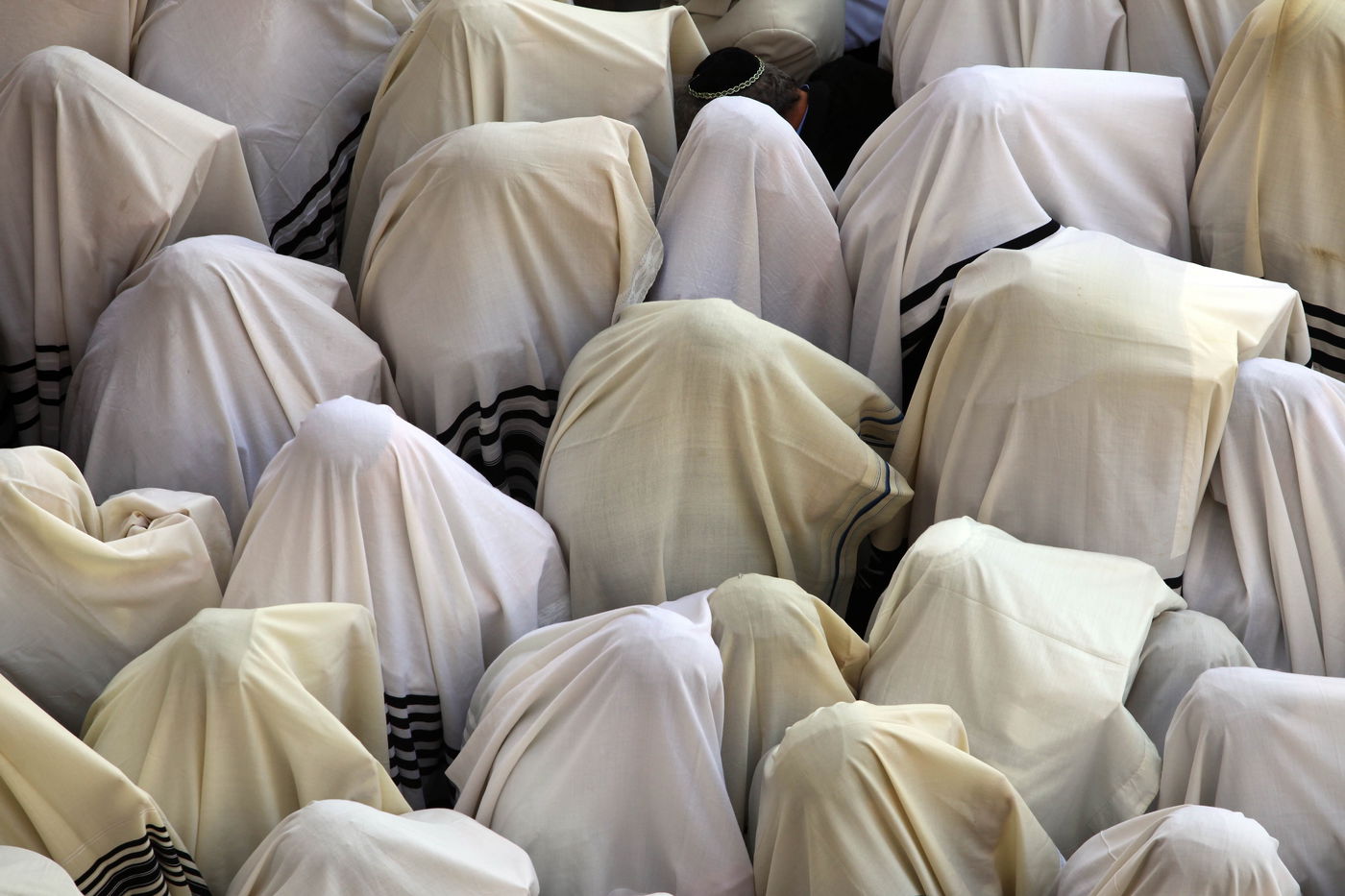 צפו בתמונות: רבבות בברכת הכהנים בכותל