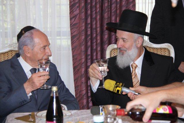 ערב החג: נשיא המדינה, שמעון פרס מתברך מפי רבנים