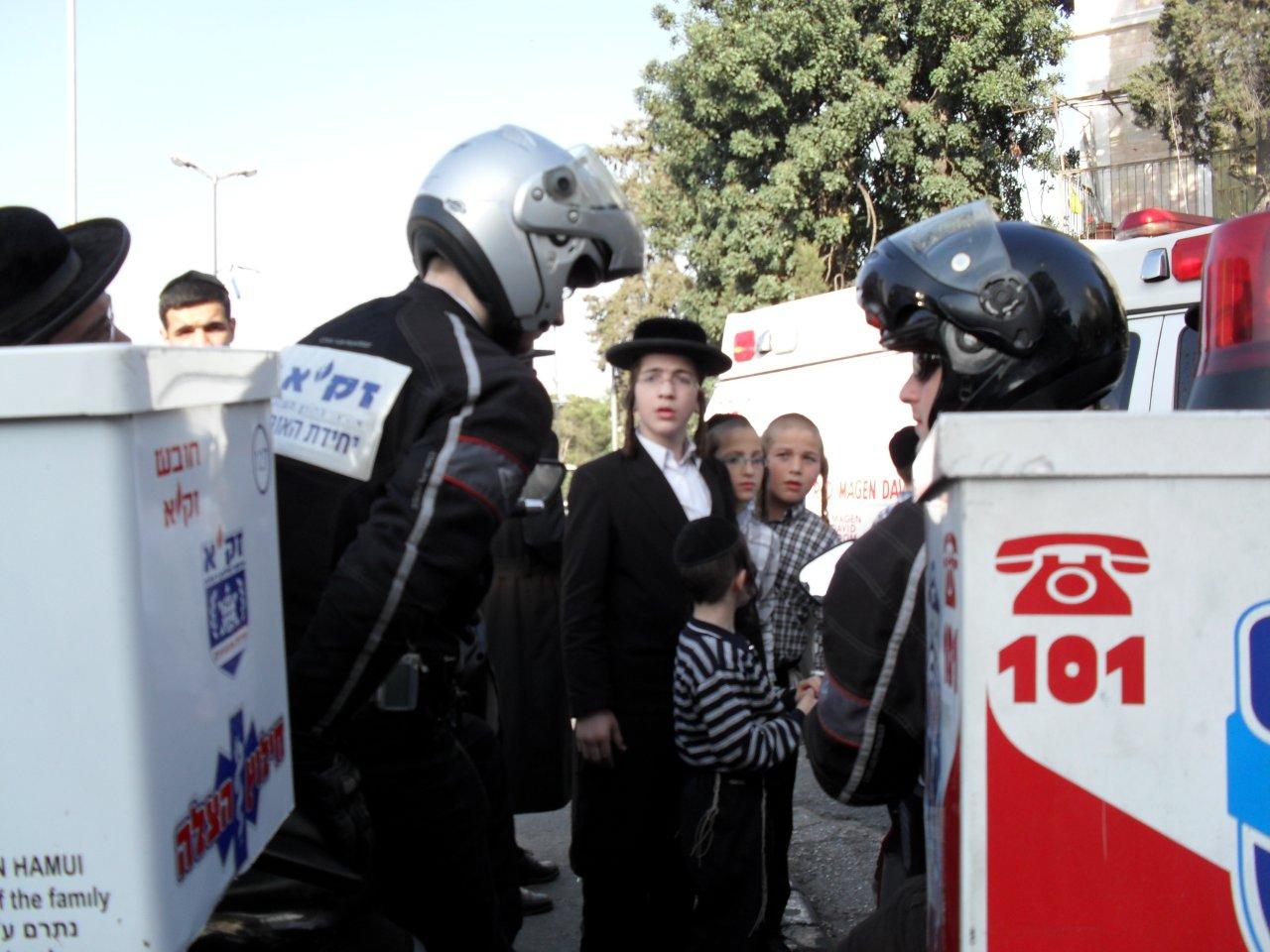 צוות ההצלה בזירה