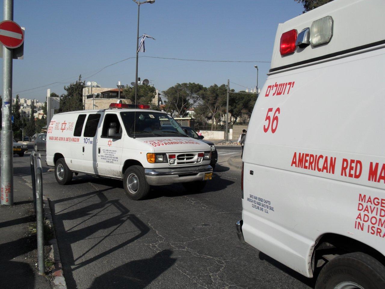 תמונות: גז מדמיע רוסס במאה שערים - לעבר קהל המתגודדים במהלך מרדף אחר אופנוע