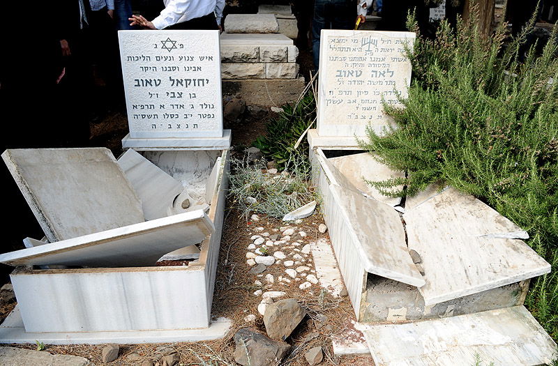 הרבנים הראשיים לישראל ביקרו בבית-העלמין ההרוס במרחביה