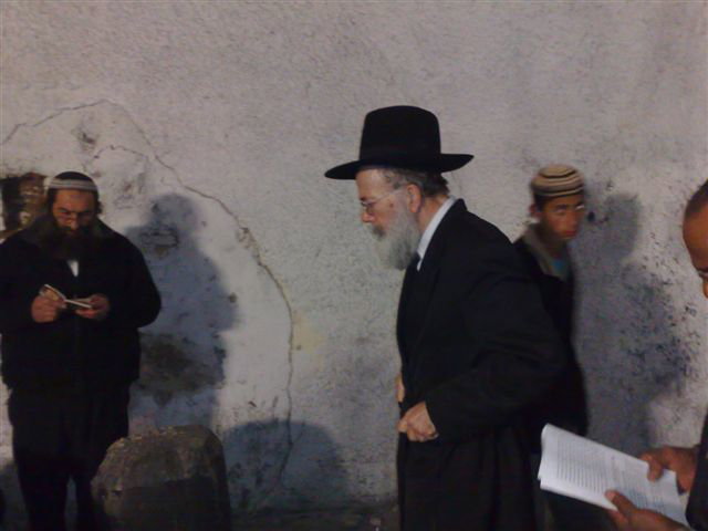 תיעוד: כך חולץ הרב וולפא מכפר ערבי