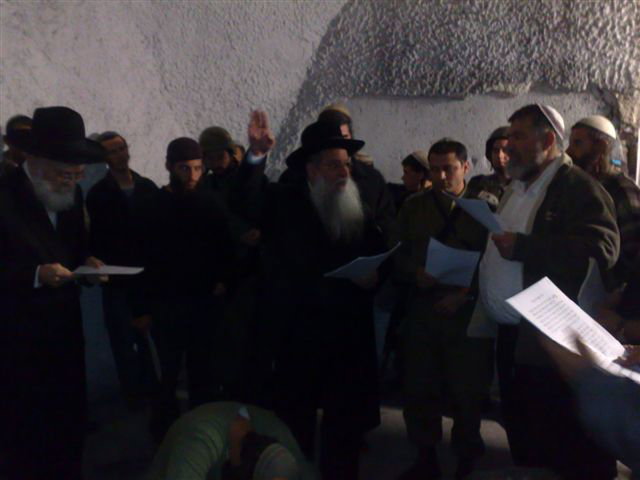 תיעוד: כך חולץ הרב וולפא מכפר ערבי