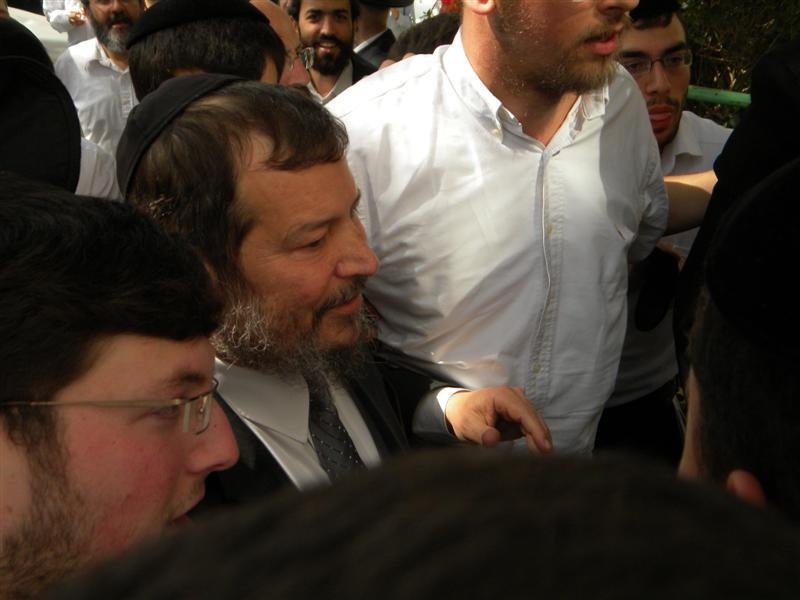 לופוליאנסקי התקבל בשירה סוחפת ● צפו בוידאו מיוחד