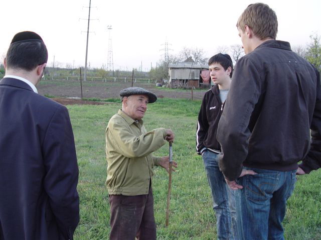עדות של אחד התושבים שהביאה לחשיפת קבר אחים באוקראינה