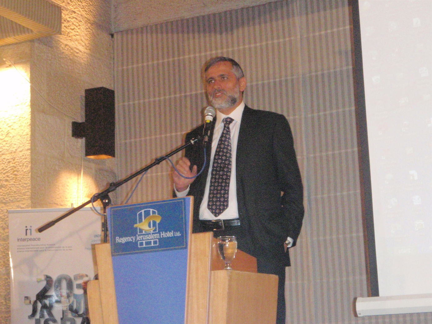 אלי ישי מבהיר: "הרב עובדיה יוסף אמר לי במפורש - לא לתמוך בהקפאה"