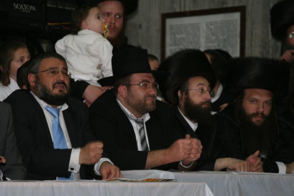 מיוחד: כ"ק האדמו"ר מלעלוב בהדלקה