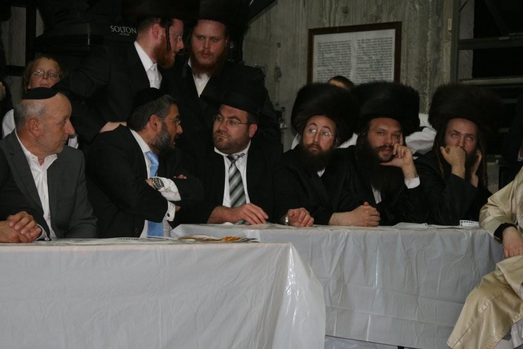 מיוחד: כ"ק האדמו"ר מלעלוב בהדלקה