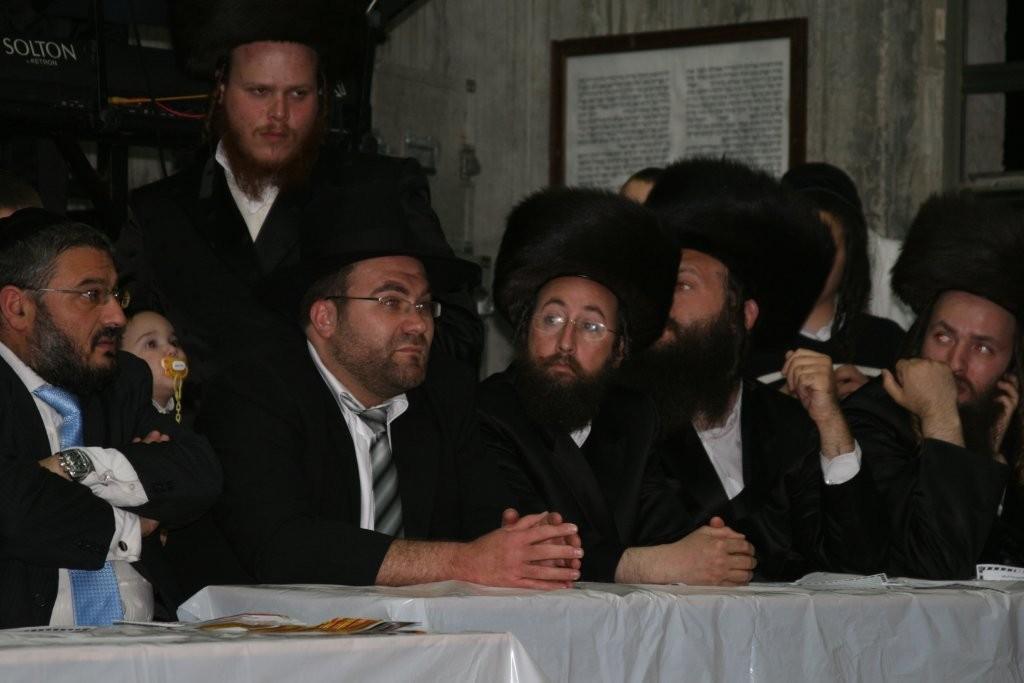 מיוחד: כ"ק האדמו"ר מלעלוב בהדלקה