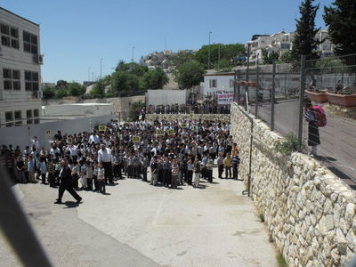 תושבי רמות הפגינו: "ניר ברקת מפקיר את החרדים"