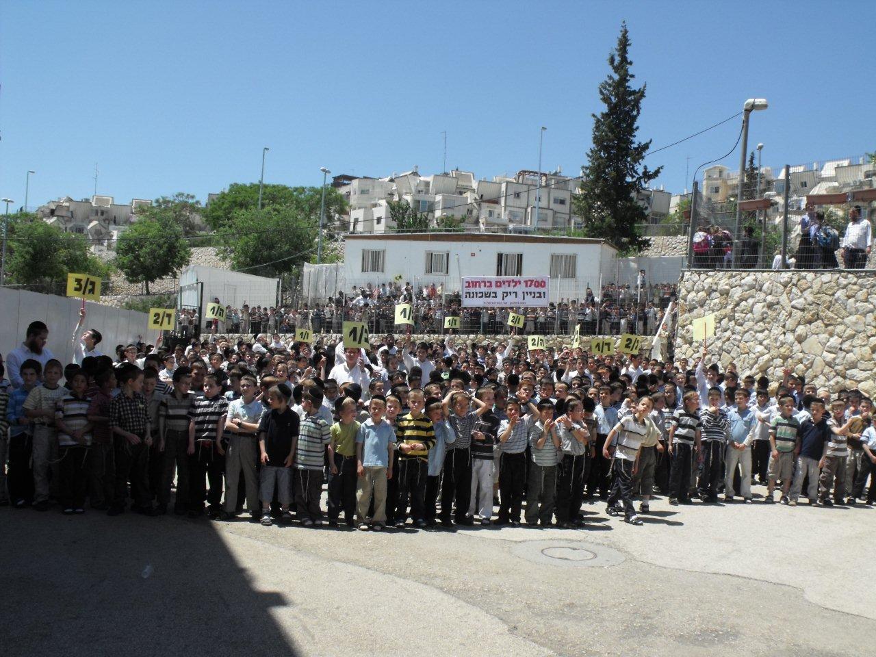תושבי רמות הפגינו: "ניר ברקת מפקיר את החרדים"
