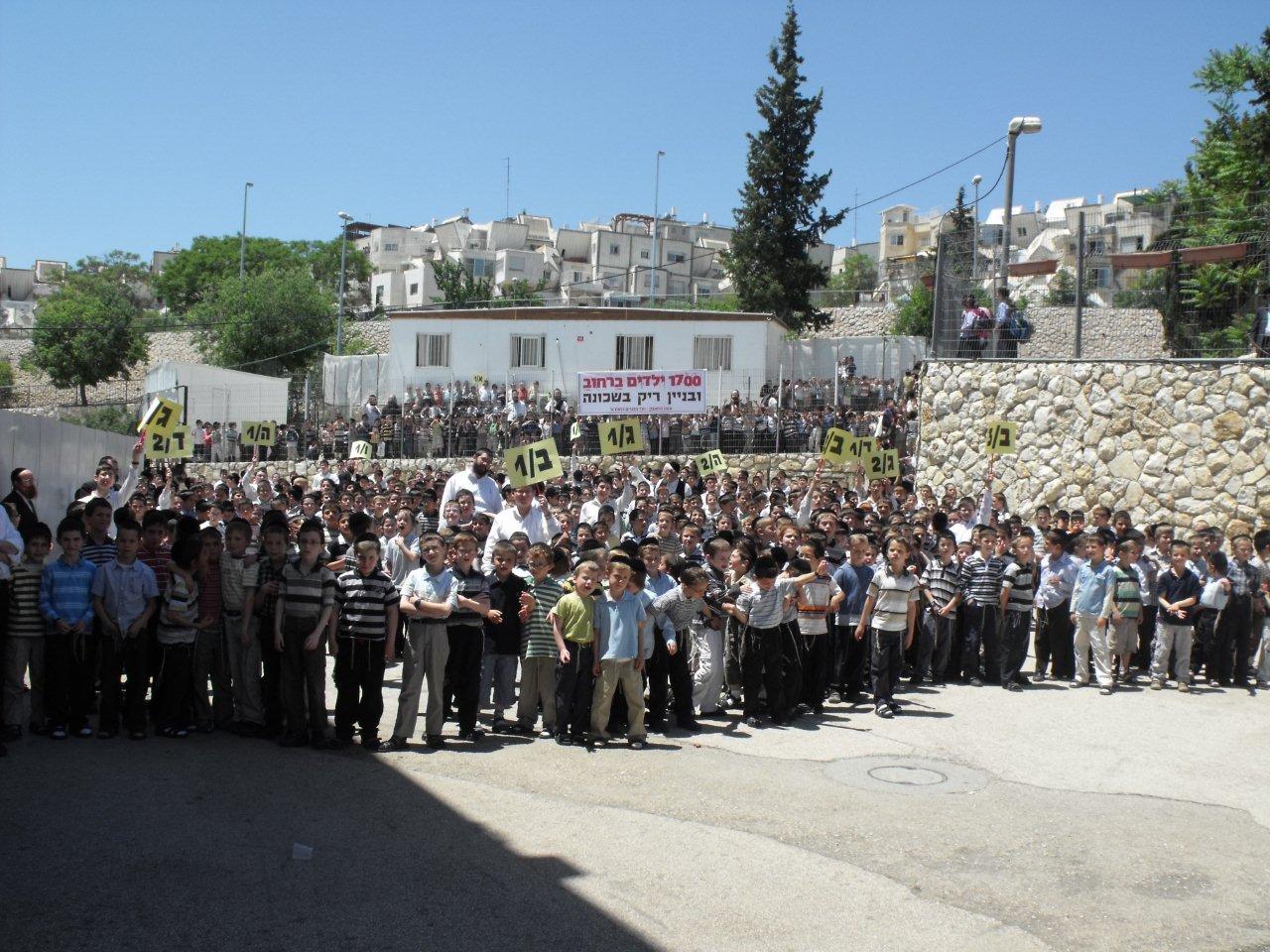 תושבי רמות הפגינו: "ניר ברקת מפקיר את החרדים"
