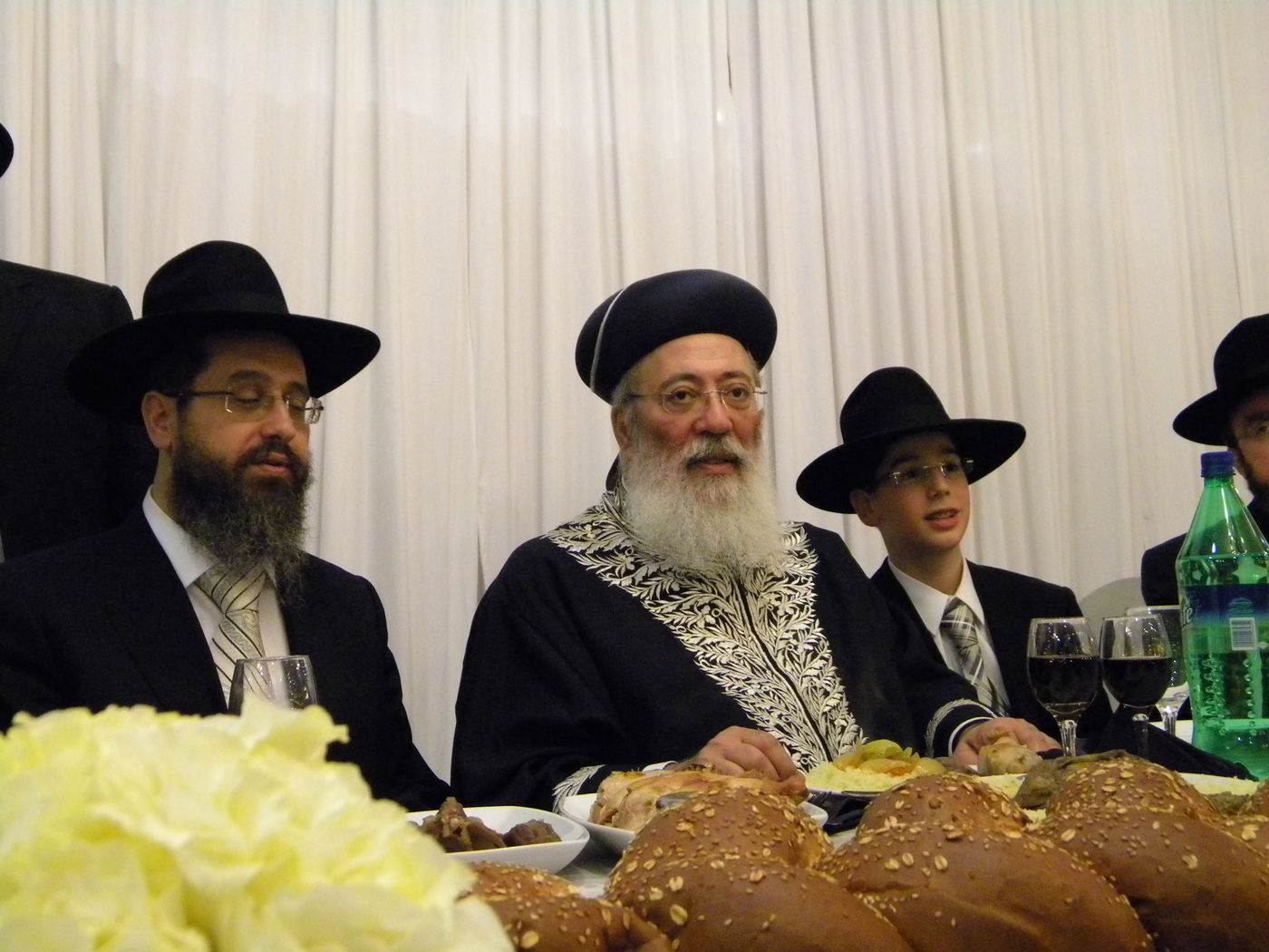 הקפאה בבירה? סיעת ש"ס חגגה בשמחת נכד הגר"ע