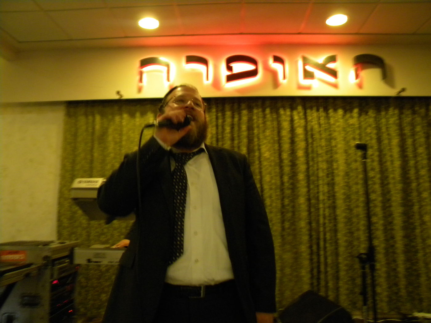 הקפאה בבירה? סיעת ש"ס חגגה בשמחת נכד הגר"ע