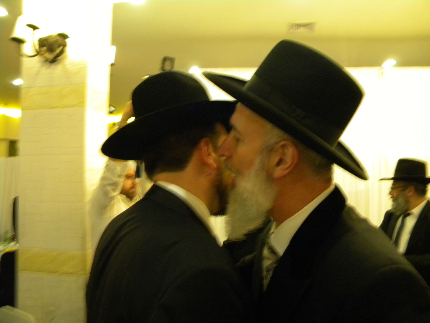 הקפאה בבירה? סיעת ש"ס חגגה בשמחת נכד הגר"ע