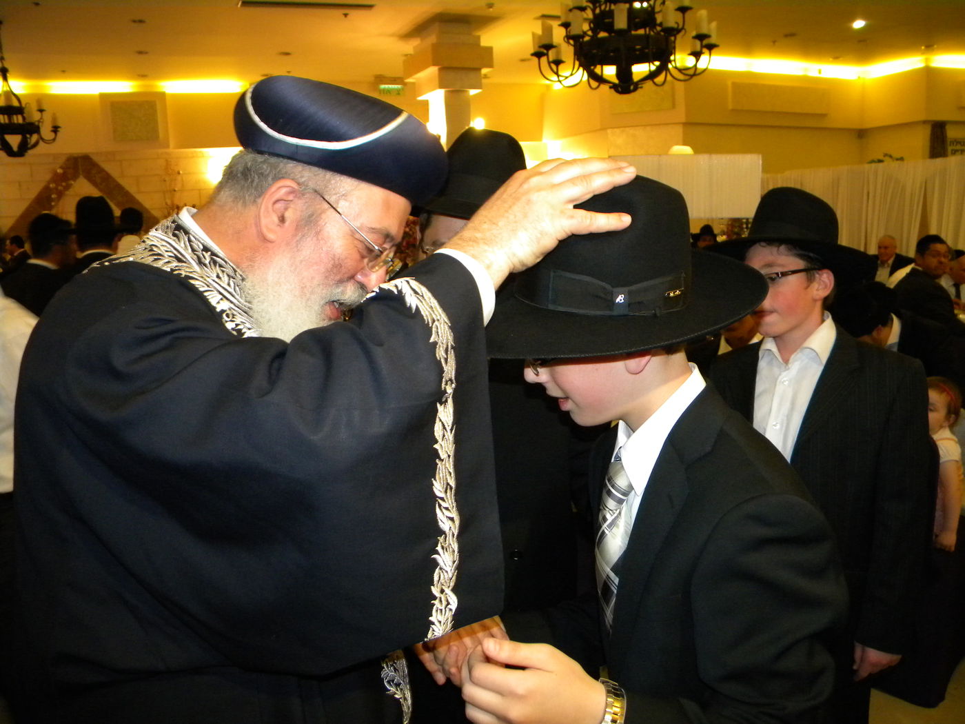 הקפאה בבירה? סיעת ש"ס חגגה בשמחת נכד הגר"ע