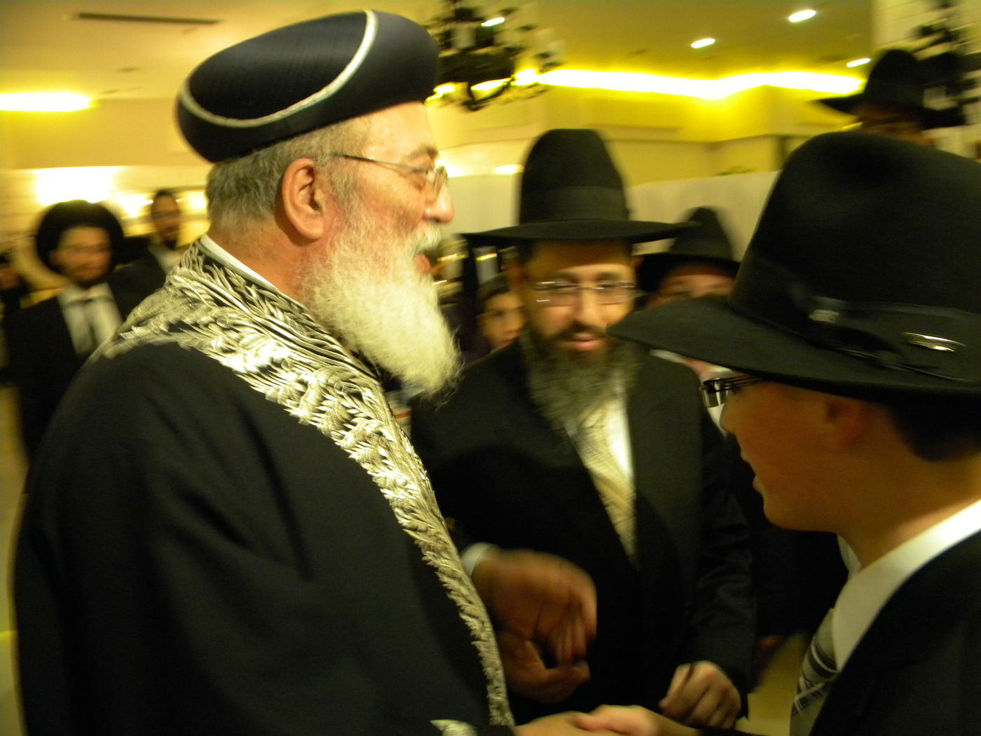 הקפאה בבירה? סיעת ש"ס חגגה בשמחת נכד הגר"ע