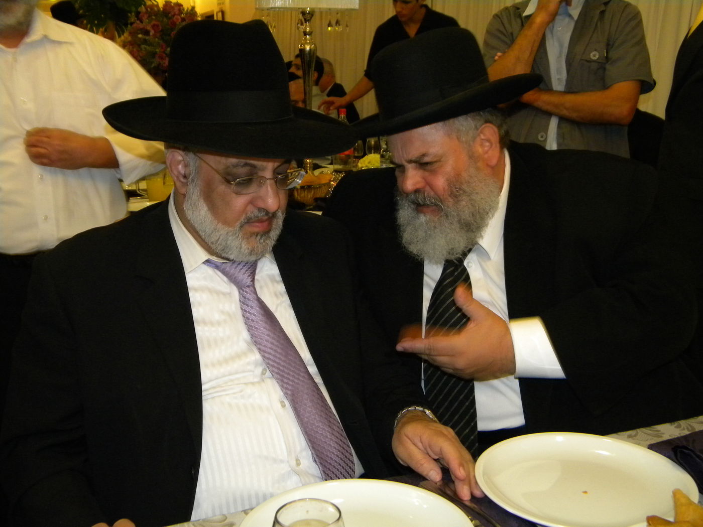 הקפאה בבירה? סיעת ש"ס חגגה בשמחת נכד הגר"ע