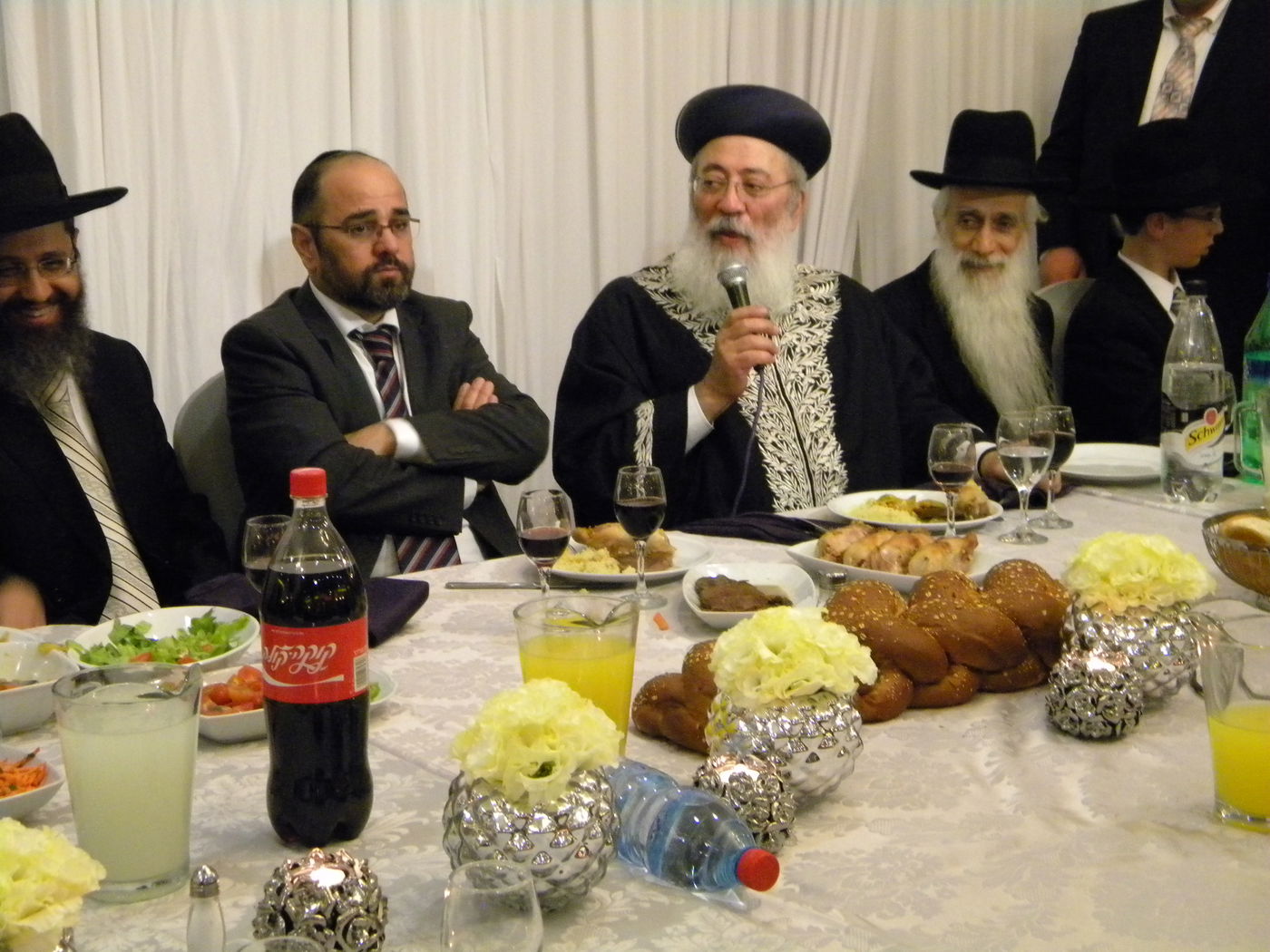 הקפאה בבירה? סיעת ש"ס חגגה בשמחת נכד הגר"ע