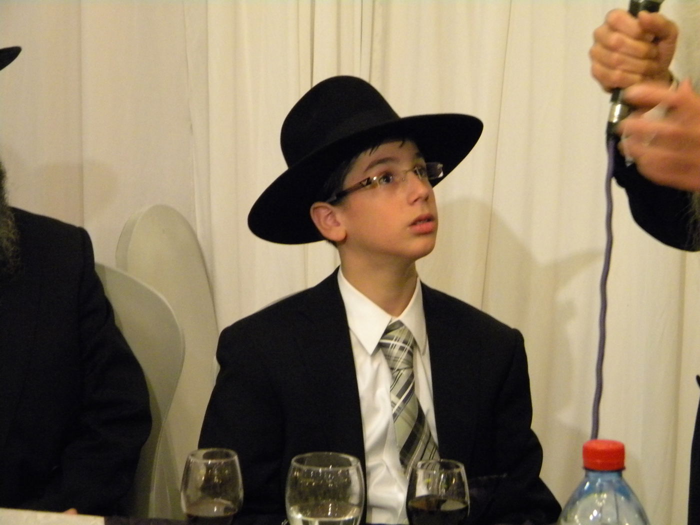 הקפאה בבירה? סיעת ש"ס חגגה בשמחת נכד הגר"ע