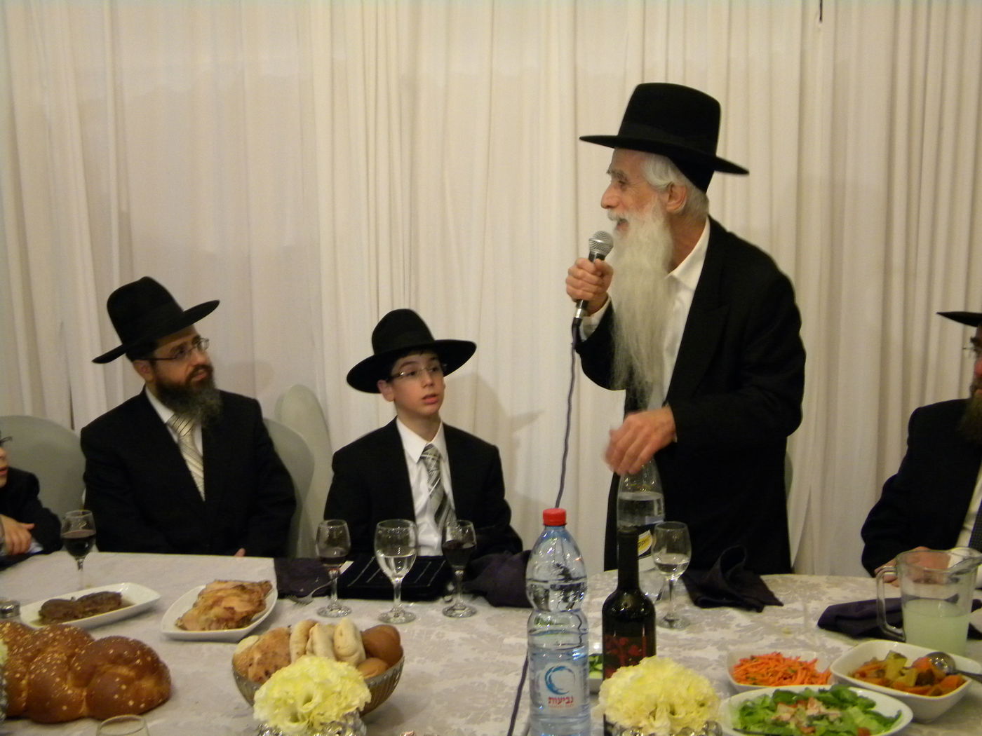 הקפאה בבירה? סיעת ש"ס חגגה בשמחת נכד הגר"ע