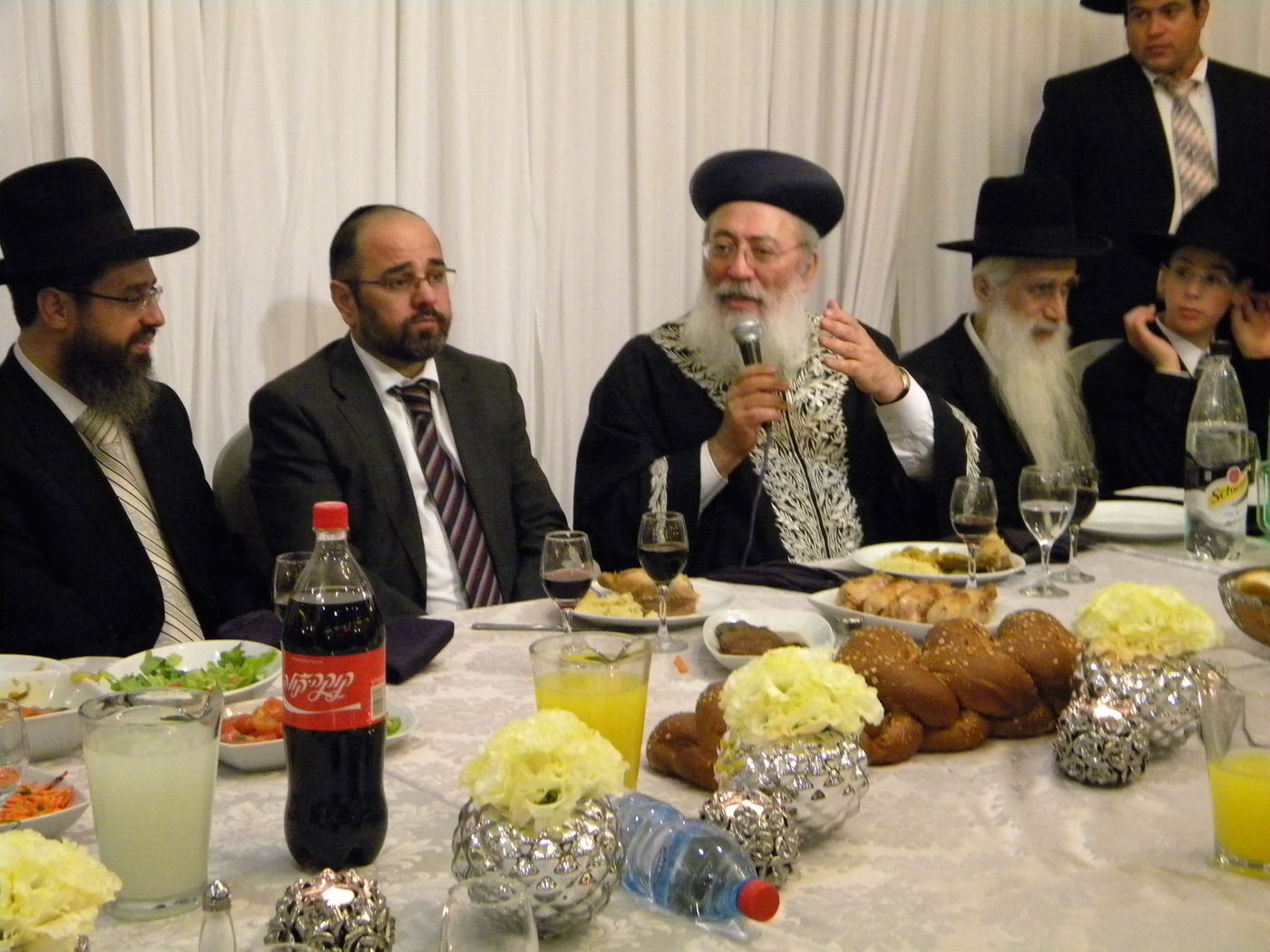 הקפאה בבירה? סיעת ש"ס חגגה בשמחת נכד הגר"ע