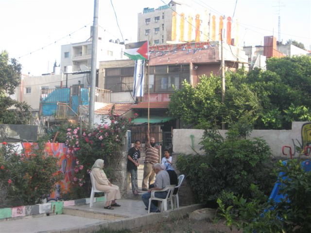 פרובוקציה בבירה: ערבים מניפים את דגלי אש"ף