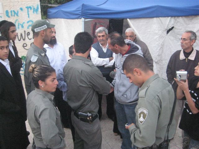 פרובוקציה בבירה: ערבים מניפים את דגלי אש"ף