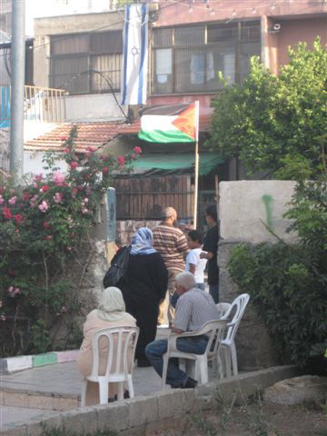 פרובוקציה בבירה: ערבים מניפים את דגלי אש"ף