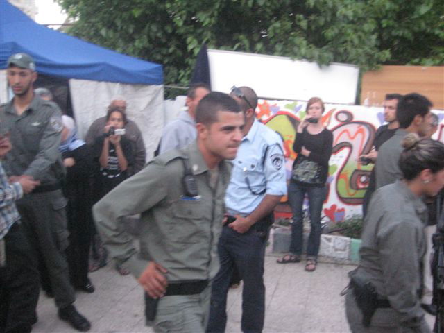 פרובוקציה בבירה: ערבים מניפים את דגלי אש"ף