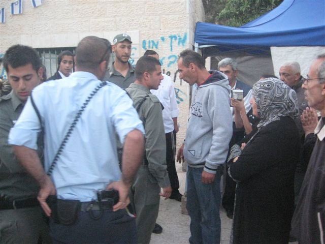 פרובוקציה בבירה: ערבים מניפים את דגלי אש"ף