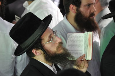 תיעוד מרגש: אלפים בקבר השל"ה הק´