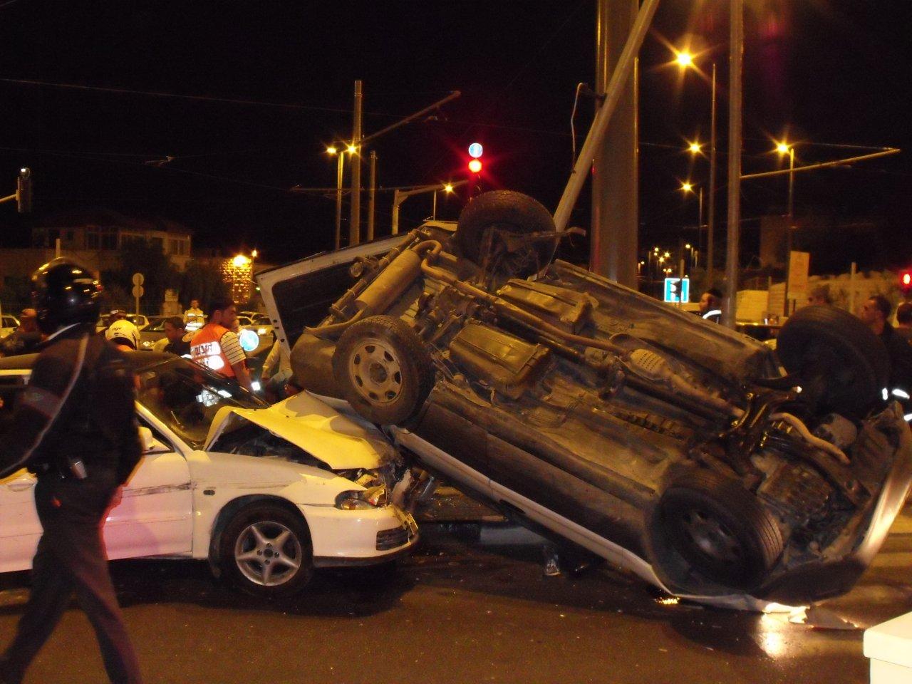 ערבים ברחו מהמשטרה ופצעו משפחה דתית