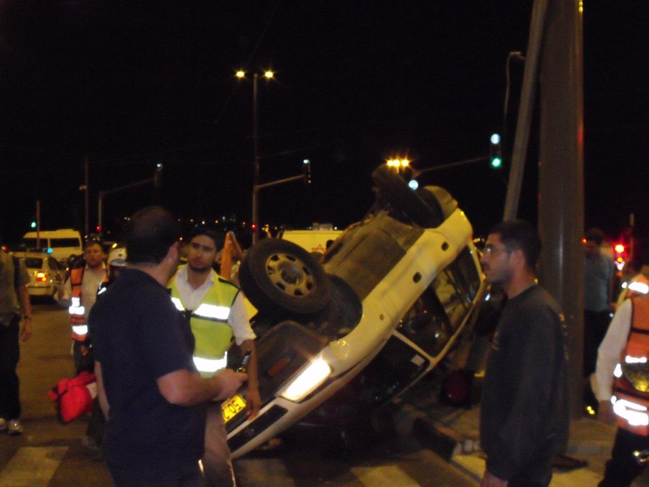 ערבים ברחו מהמשטרה ופצעו משפחה דתית